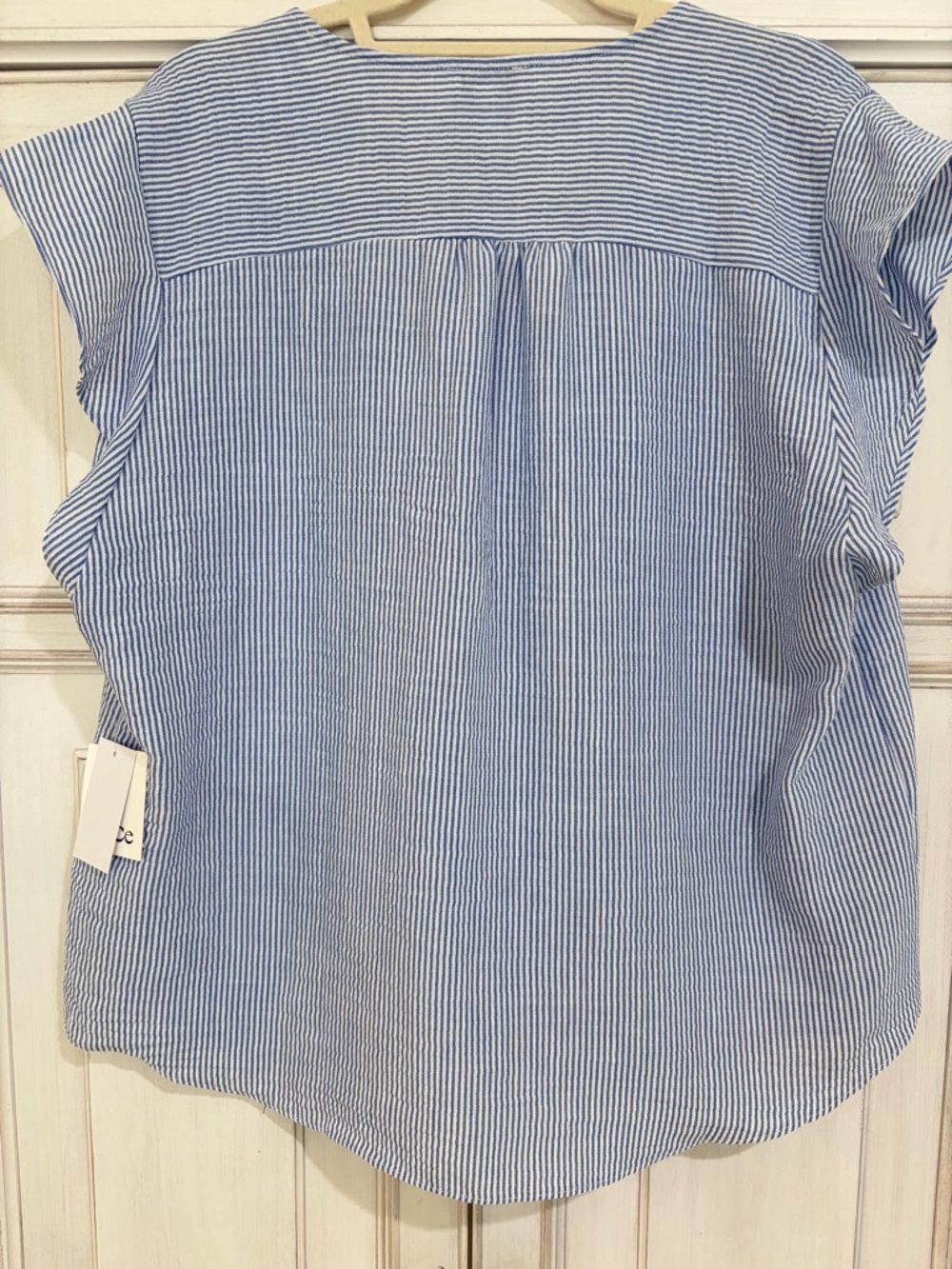 NWT SZ L CeCe Blue and White Pinstripe V-Neck Cap Sleeve Blouse - Picture 4 of 7